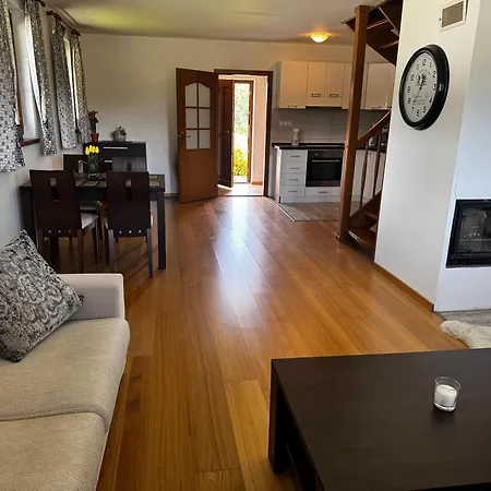 度假居 Dovolenkovy Dom Tatravill *